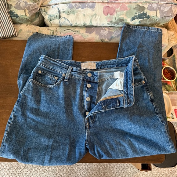 Everlane 90’s Curvy cheeky 90’s Jean in Medium Blue Wash short length. 31” waist - Picture 5 of 7